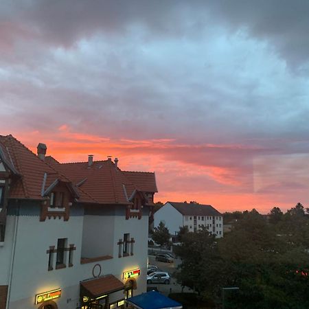 Moderne 4 Zimmer Apartment Mit Bergblick Stadtzentrum Contactless Check-In 吉赫敦 外观 照片