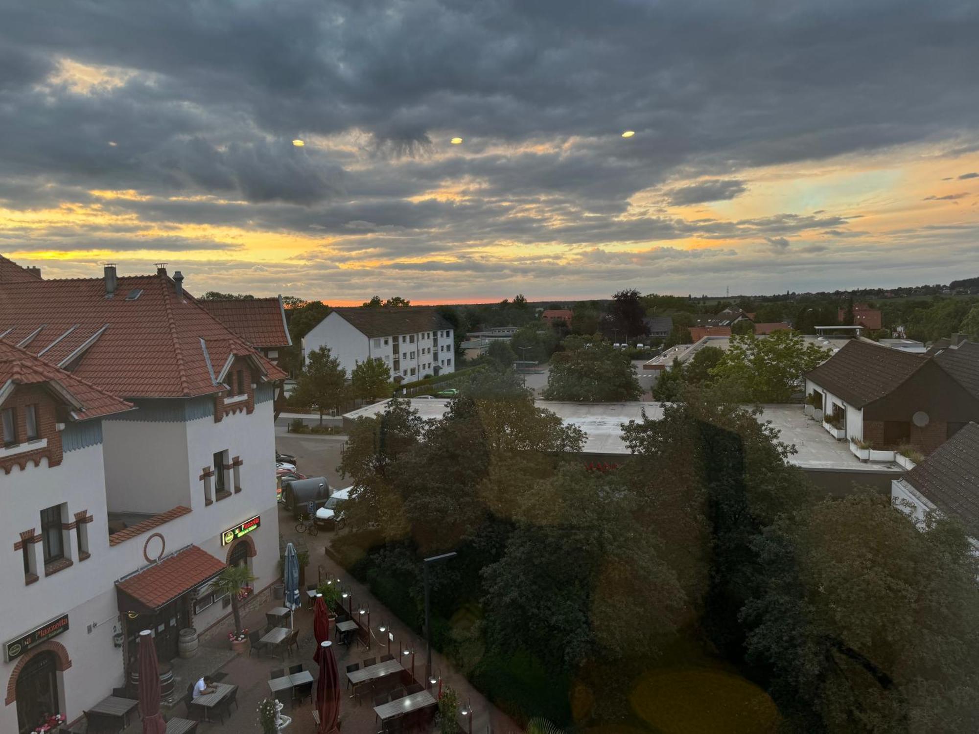 Moderne 4 Zimmer Apartment Mit Bergblick Stadtzentrum Contactless Check-In 吉赫敦 外观 照片