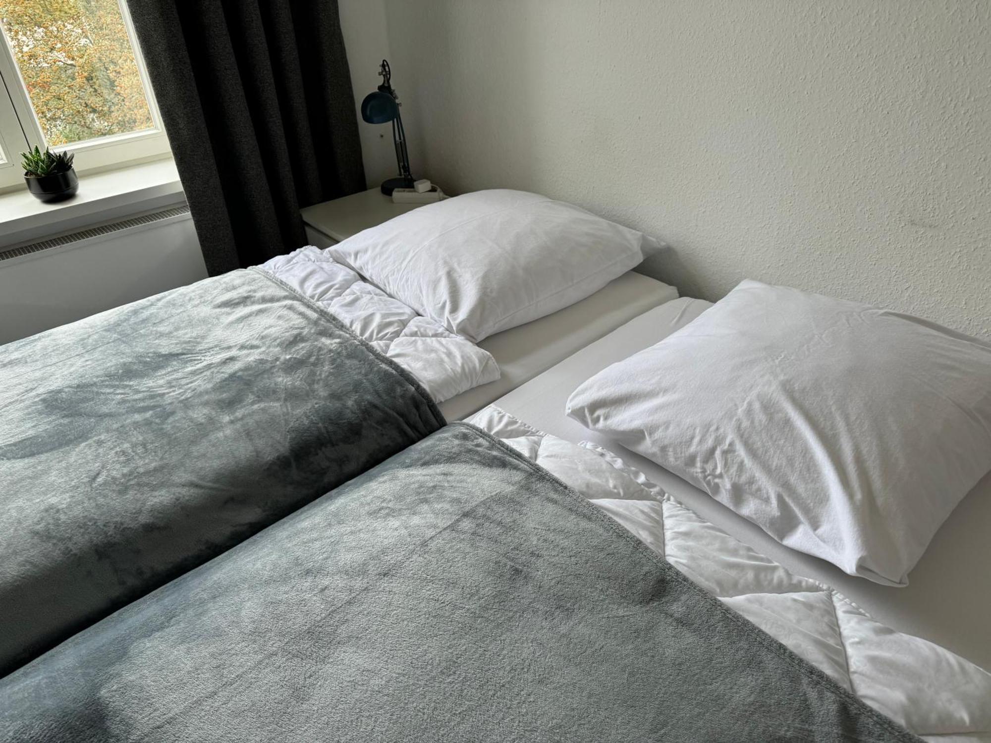 Moderne 4 Zimmer Apartment Mit Bergblick Stadtzentrum Contactless Check-In 吉赫敦 外观 照片