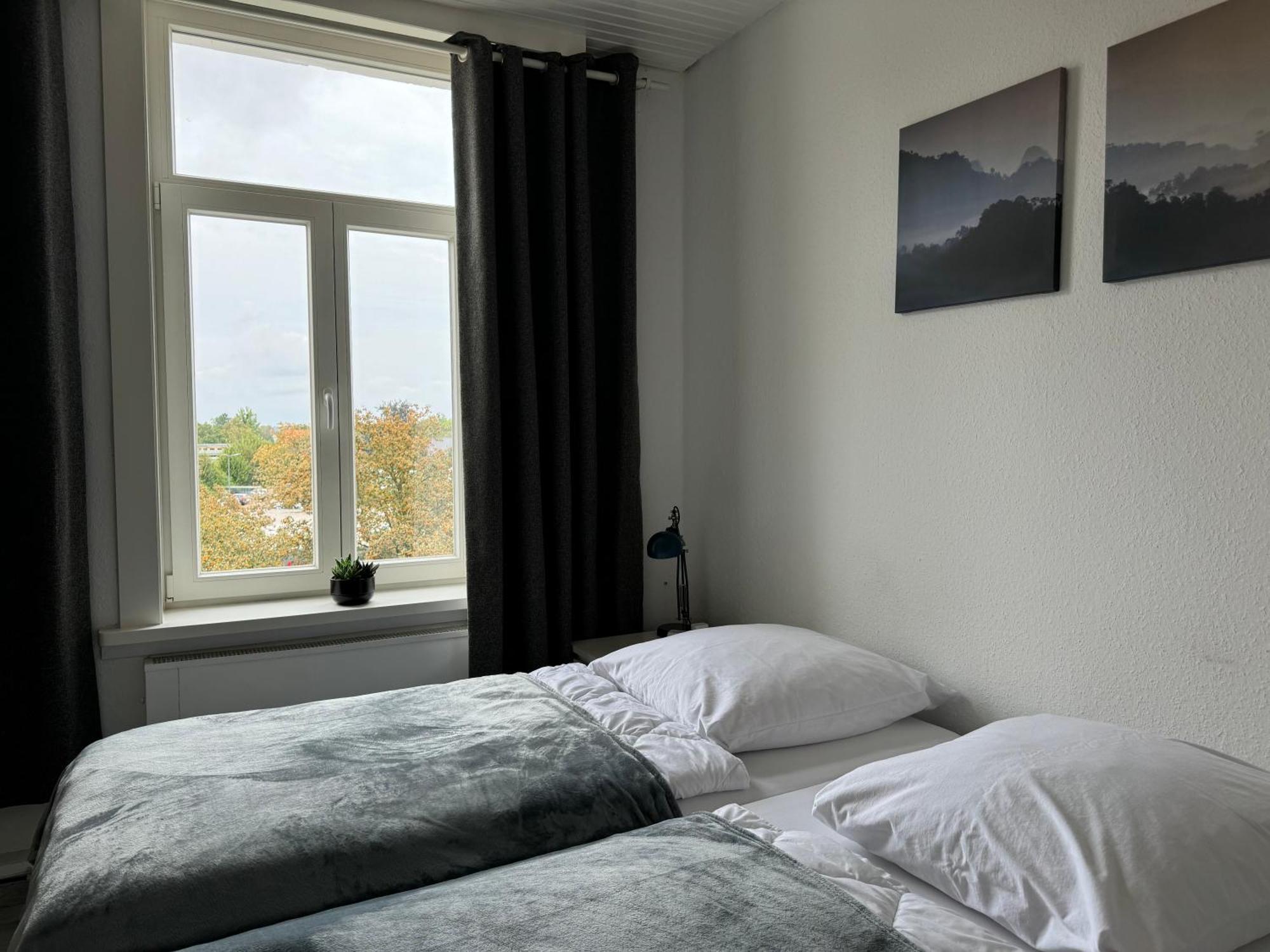 Moderne 4 Zimmer Apartment Mit Bergblick Stadtzentrum Contactless Check-In 吉赫敦 外观 照片