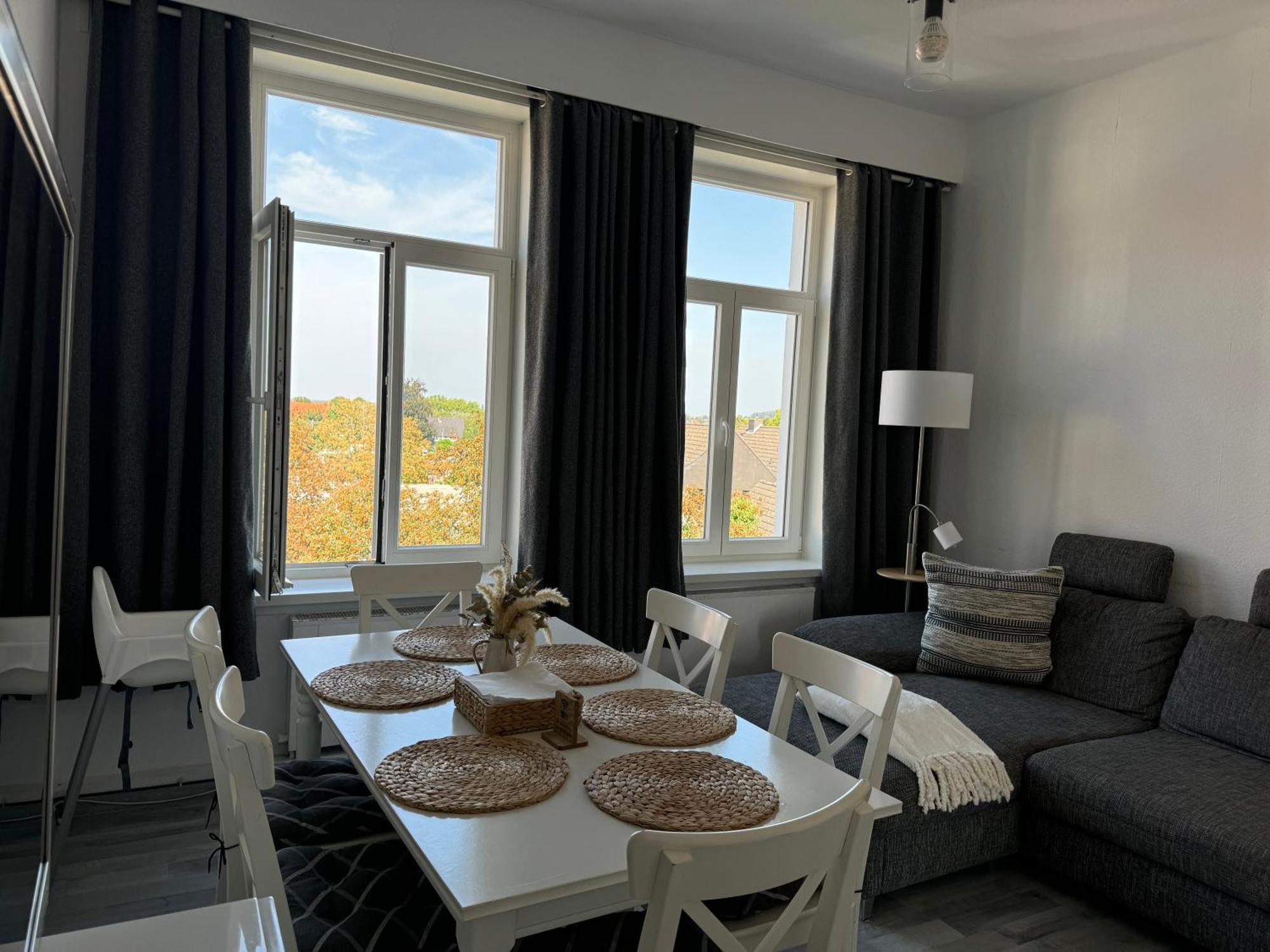 Moderne 4 Zimmer Apartment Mit Bergblick Stadtzentrum Contactless Check-In 吉赫敦 外观 照片