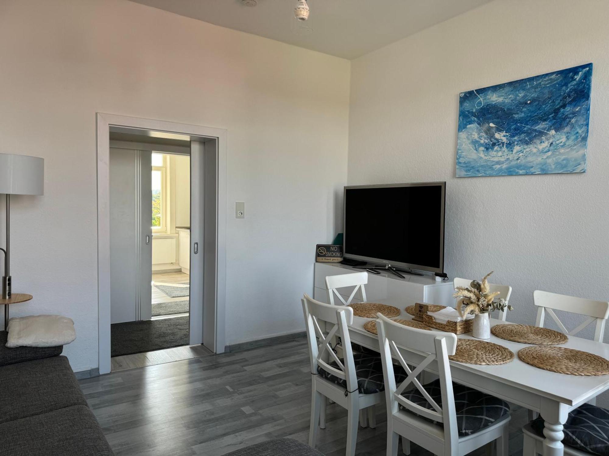 Moderne 4 Zimmer Apartment Mit Bergblick Stadtzentrum Contactless Check-In 吉赫敦 外观 照片