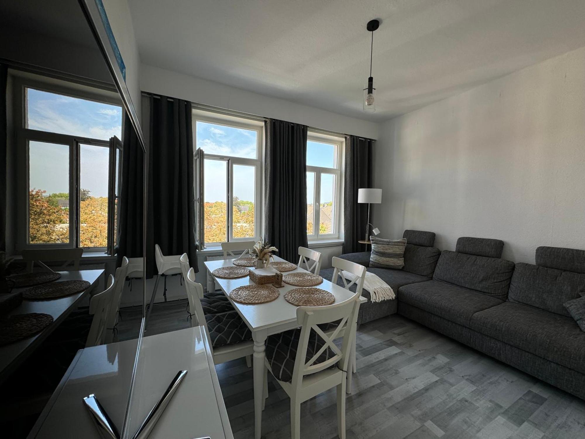Moderne 4 Zimmer Apartment Mit Bergblick Stadtzentrum Contactless Check-In 吉赫敦 外观 照片