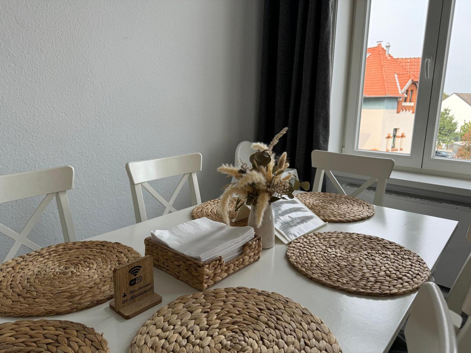 Moderne 4 Zimmer Apartment Mit Bergblick Stadtzentrum Contactless Check-In 吉赫敦 外观 照片